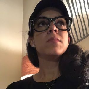 Meet your Posher, Alexis